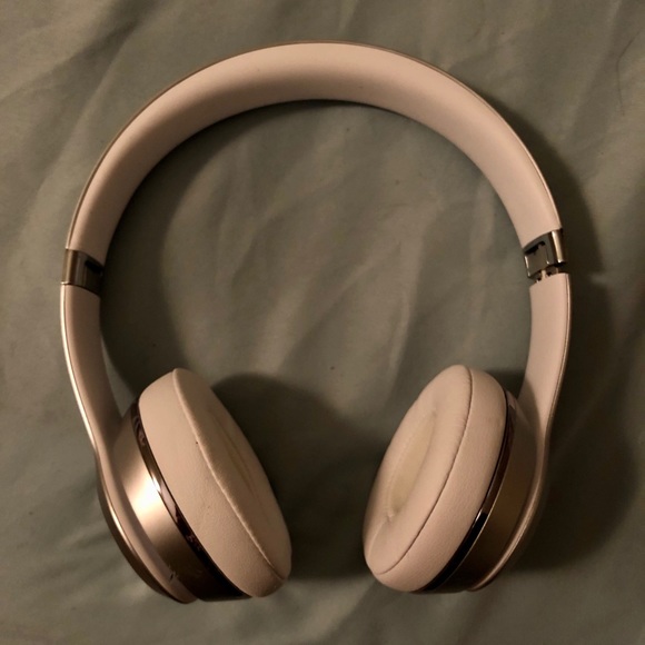 NEW Wireless Beats by Dre! - Picture 2 of 4